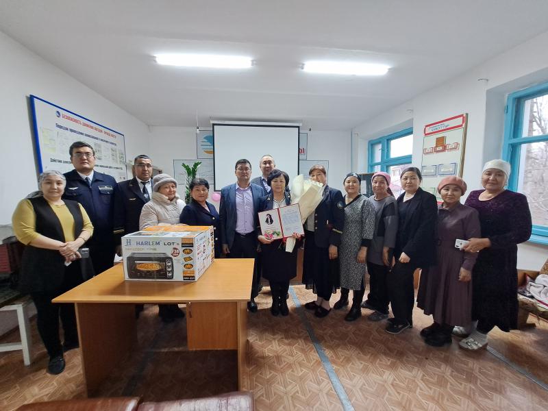 Қызылордалық теміжолшылар әріптестерін салтанатты түрде зейнет демалысына шығарып салды