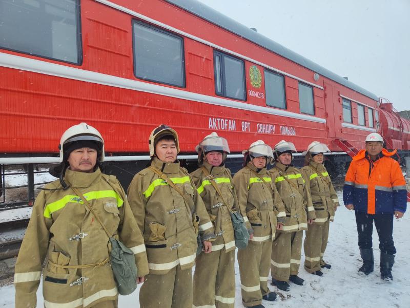 Пожарный поезд привлекли для тушения пожара в поселке Актогай