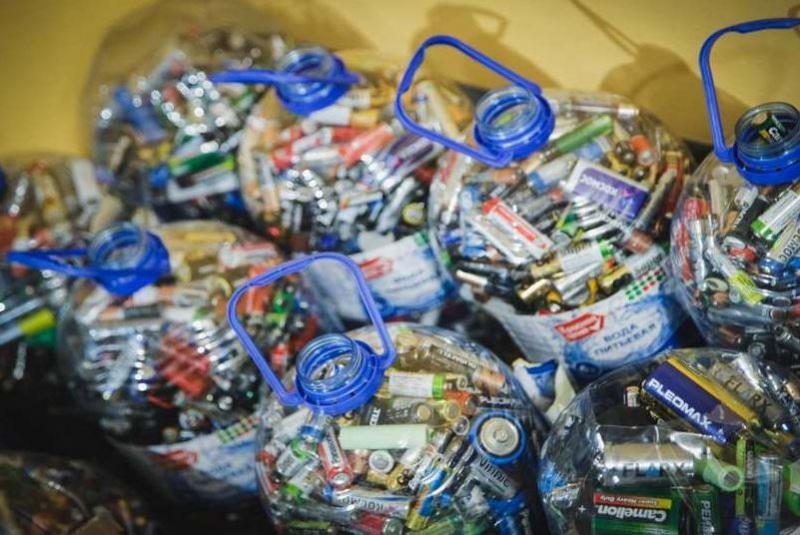 В АлЭС собрано 68 кг отработанных батареек и 5,7 тонн макулатуры