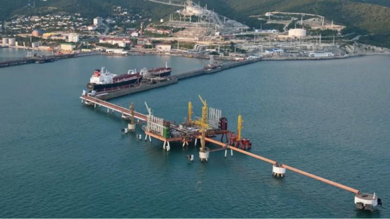 КТК приостановил перевалку нефти на морском терминале из-за метеоусловий