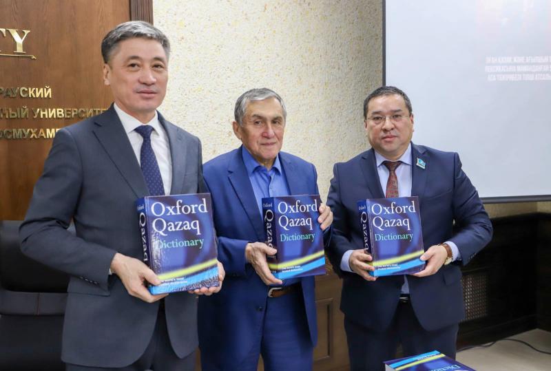 Oxford Qazaq Dictionary презентовали атырауской общественности