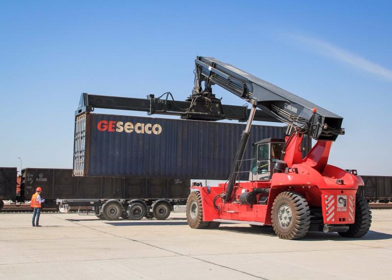 Жаңадан құрылған Алатау қаласы арқылы шығыс пен оңтүстікті жалғайтын теміржол өтеді