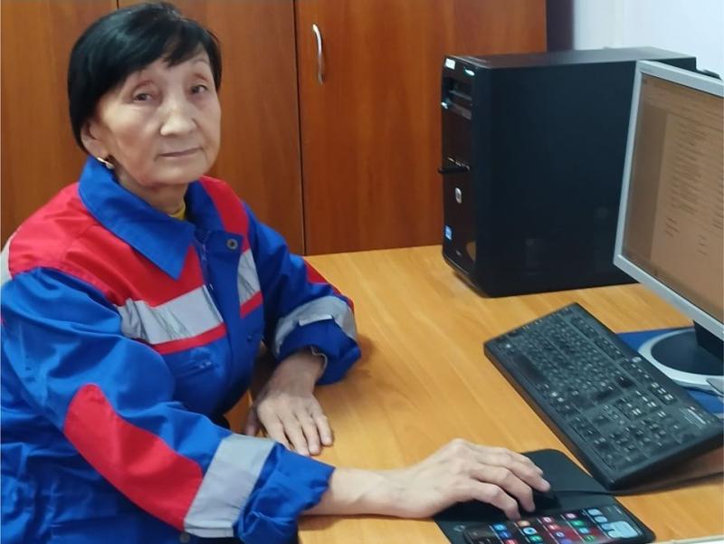 Жетібай мұнайшылары әріптесін құрметті еңбек демалысына шығарып салды