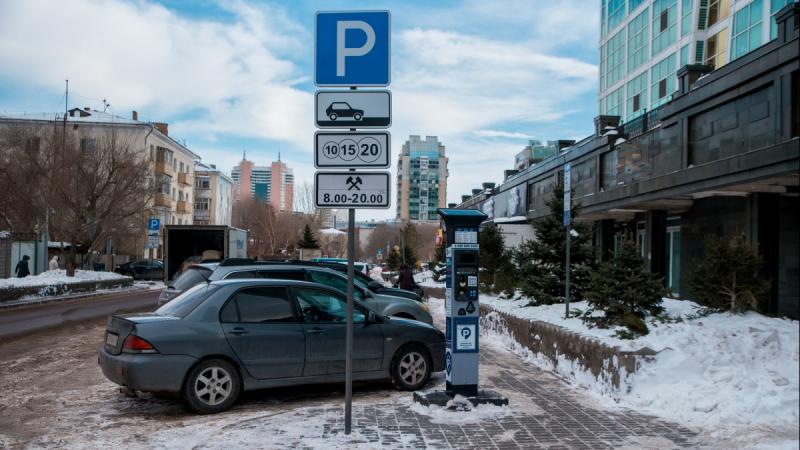  В Астане разрешили бесплатно пользоваться платными парковками жителям еще 50 домов