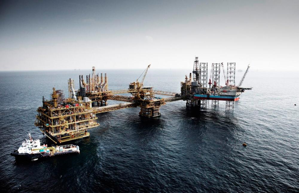 Предприятия по добыче нефти. Добыча нефти в персидском заливе. Нефтедобывающая платформа персидский залив. Добыча нефти в Катаре. Персидский залив добыча нефти и газа.