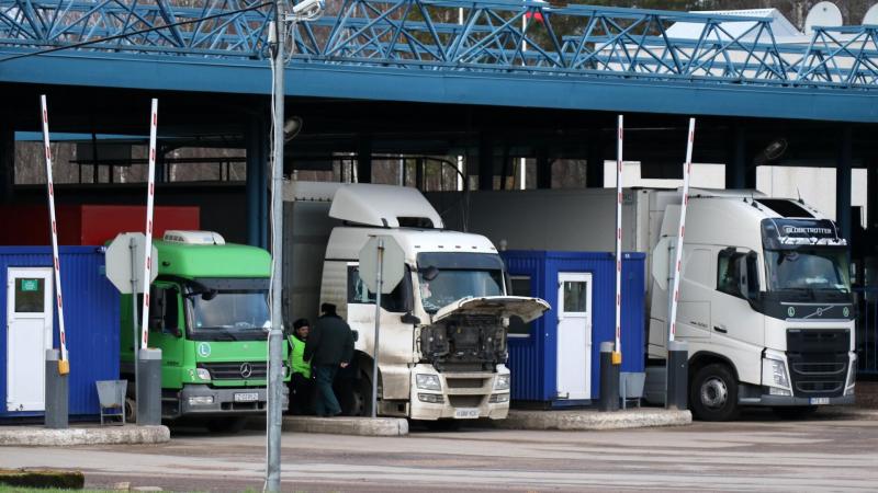 В Казахстане установлены новые размеры платы за пропуск транспорта, грузов и товаров через границу