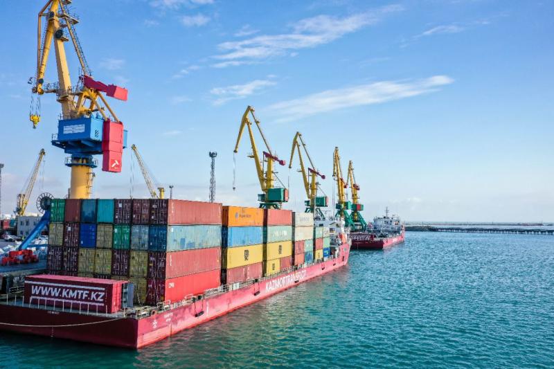 Увеличить пропускную способность порта Актау до 300 тыс. TEU в год планируют в Минтрансе