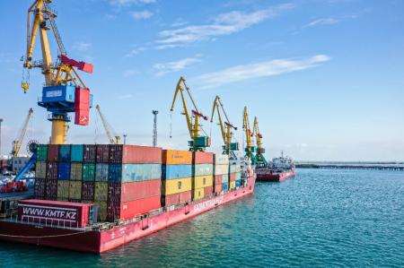 Увеличить пропускную способность порта Актау до 300 тыс. TEU в год планируют в Минтрансе