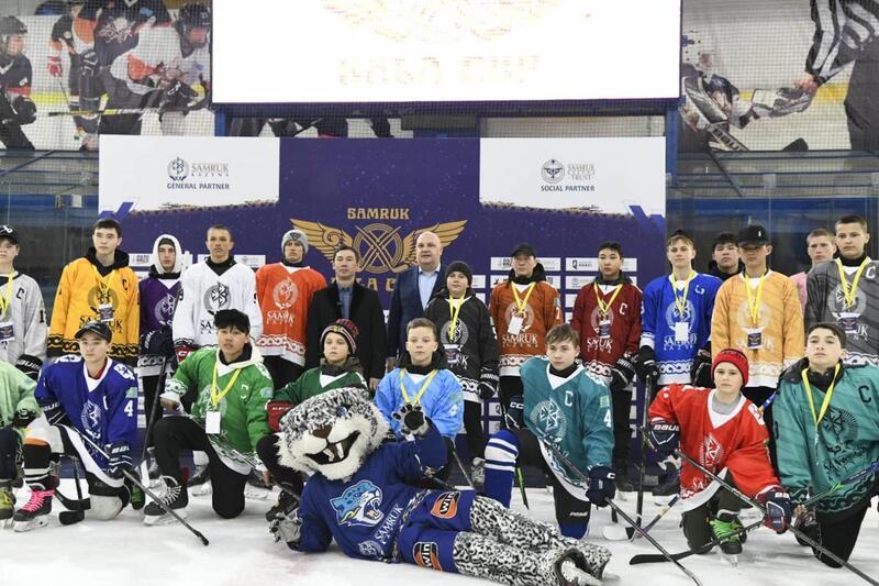 В Астане завершился масштабный хоккейный турнир с участием 300 детей