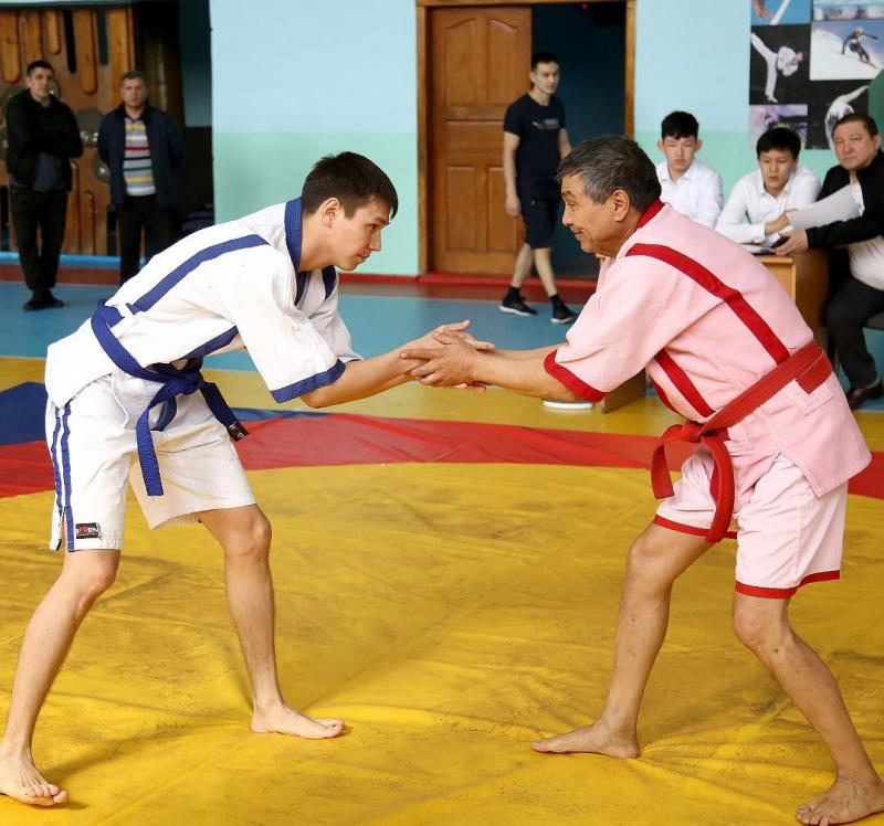 Богатыри состязались в қазақша күрес