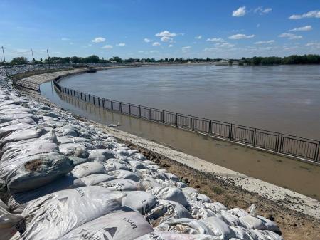Уровень воды в реке Урал в Атырау почти достиг критической отметки