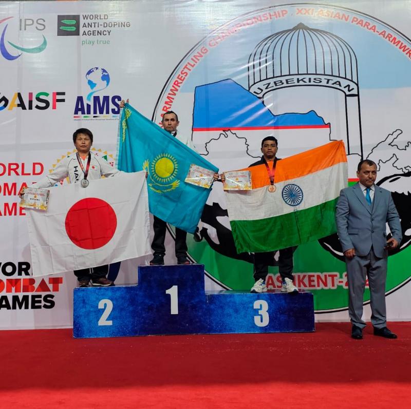 Одной левой!