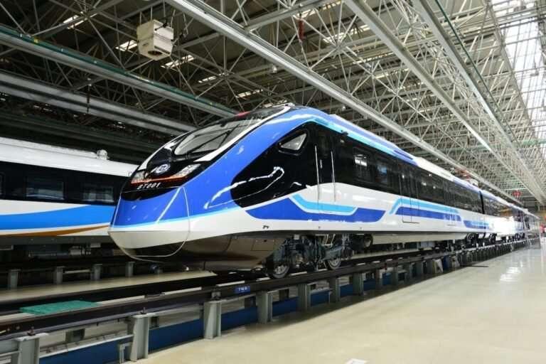 CRRC жаңа жүрдек пойызын таныстырды