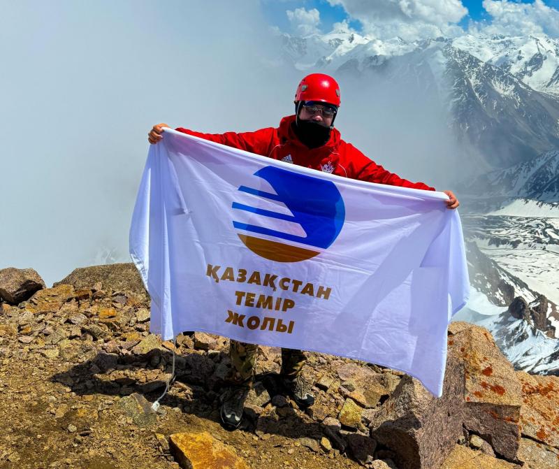 Железнодорожник покорил очередную горную вершину 