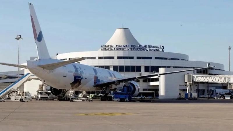 Из-за забастовок в аэропорту Антальи задерживаются рейсы