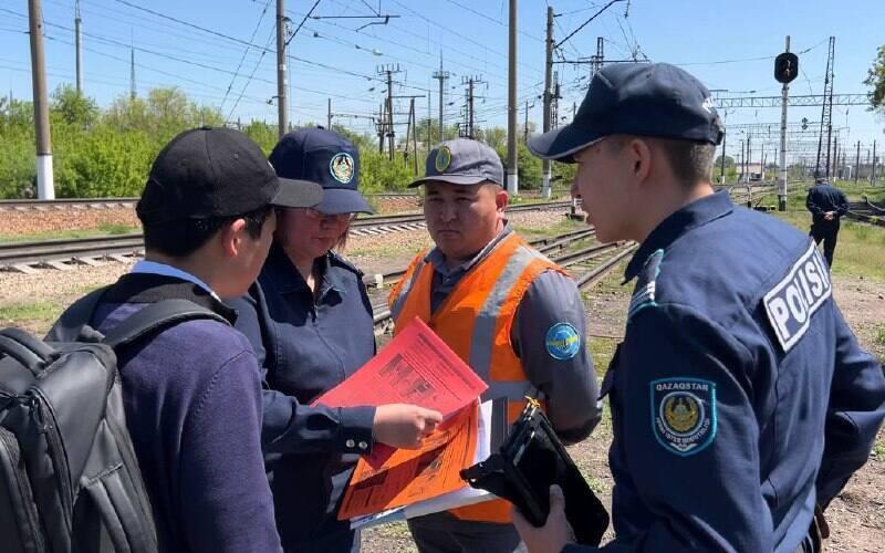 Пьяного пассажира-южанина высадили из поезда на станции Шымкент