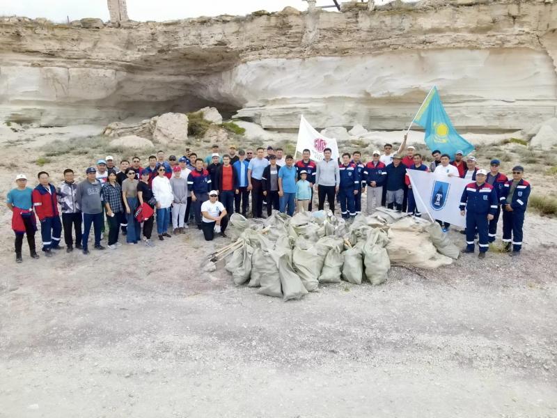 Қаражанбастықтар Ақшұқыр ауылындағы жағалауда сенбілік өткізді