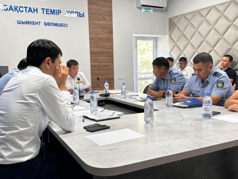 Шымкентские железнодорожники ведут активную профилактическую работу по предупреждению наездов  