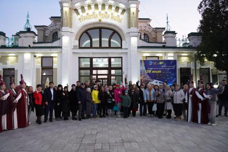 Более 100 туристов отправились в путешествие на туристическом поезде «Jibek joly»