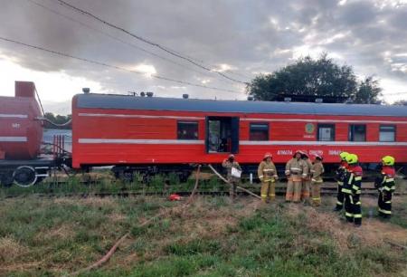ҚТЖ өрт сөндіру пойызы Алматыда өрт сөндіруге қатысты
