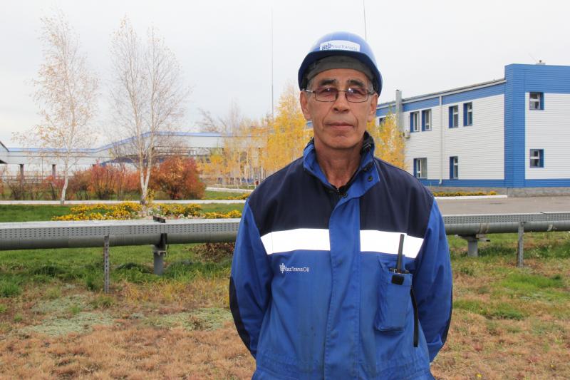 40 лет в одной компании: работники "Казтрансойл" проводили аксакала на пенсию