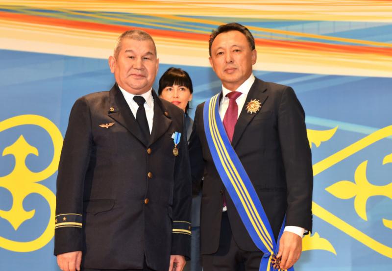 Сауат Мынбаев поздравил и наградил железнодорожников