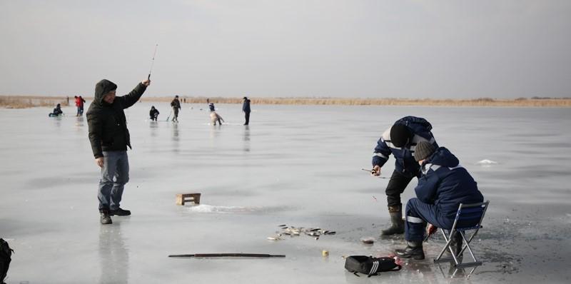 У кого крупнее? Нефтяники "ПетроКазахстан" устроили азартную рыбалку