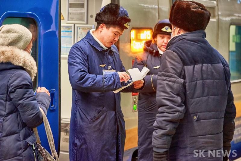 Казахстанцы стали в 8 раз чаще покупать электронные билеты на поезд