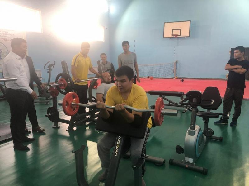 Клуб инвалидов Жанаозена получил новое спортивное оборудование
