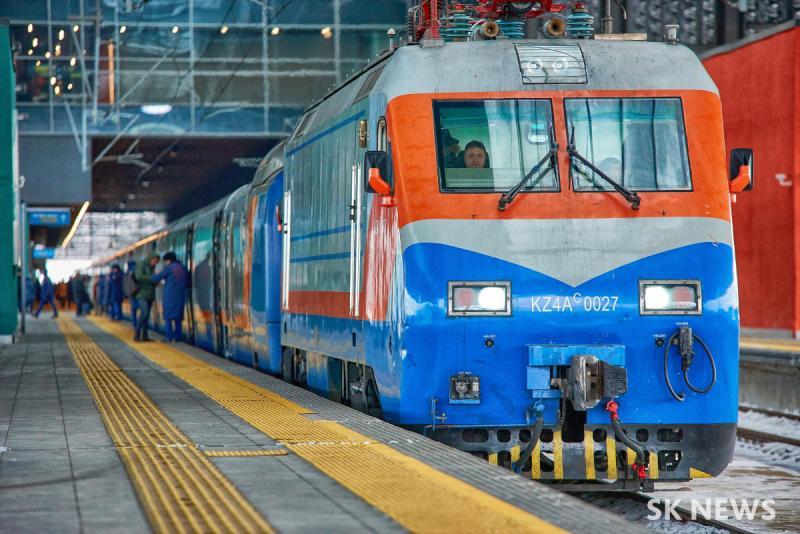 АО "Пассажирские перевозки" запретило посадку и высадку пассажиров на станциях Макат и Кульсары 