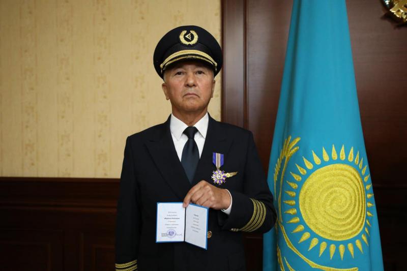Командир воздушного судна Air Astana награжден орденом "Барыс" ІІ степени
