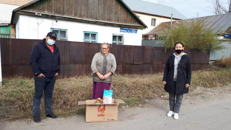 Волонтеры "Самрук-Казына" обеспечили продуктовыми наборами 50 пожилых людей 