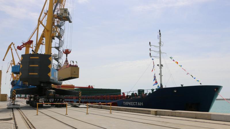 1,8 млн тонн грузов перевез торговый флот Казахстана с начала года
