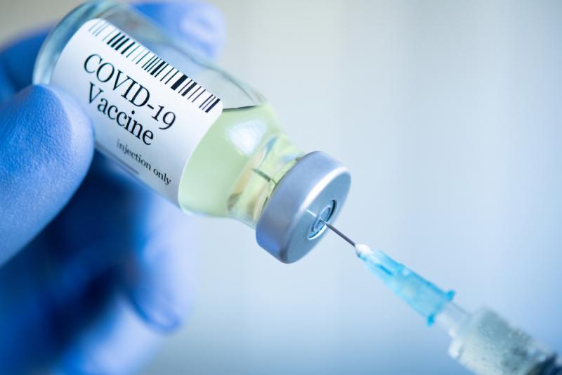 Вакцинаның жанама әсерлері бар ма? Маман сұхбаты