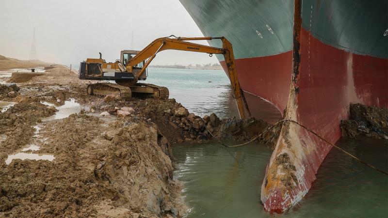 Разгрузку перегородившего Суэцкий канал контейнеровоза могут начать 30 марта