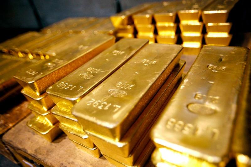 Почти 2900 золотых слитков купили казахстанцы в марте