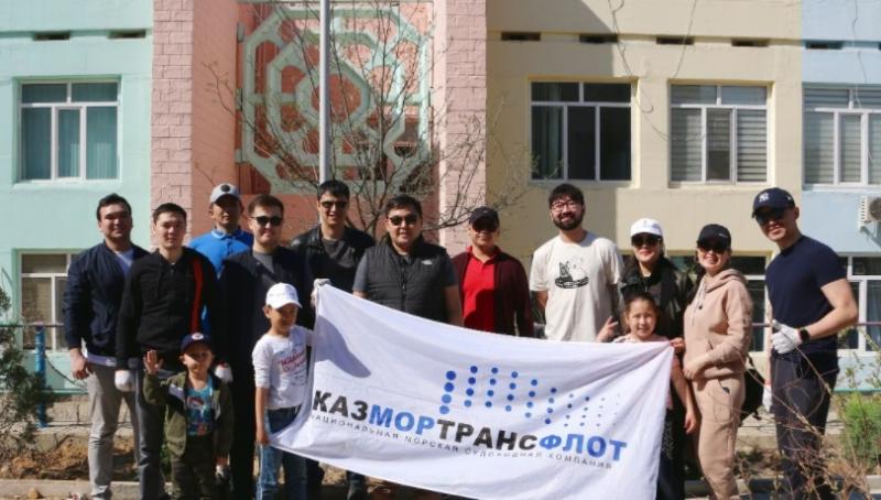 Коллектив НМСК «Казмортрансфлот» провел благотворительный субботник