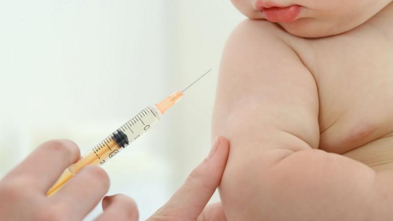 ВОЗ впервые разрешила вакцинировать детей от коронавируса