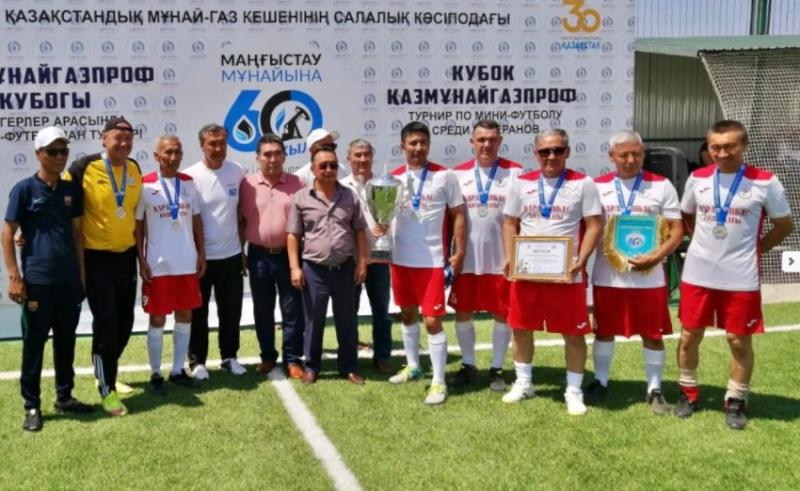 Футбольная команда «Каражанбасмунай» завоевала серебряный кубок