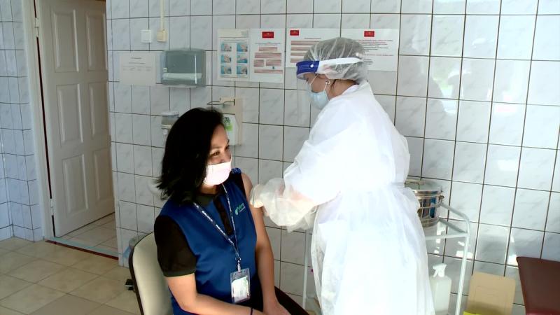 В Шымкенте продолжается вакцинация работников крупных компаний