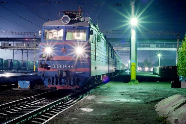 Движение поездов на участке Тараз – Луговое закрыли из-за взрыва боеприпасов