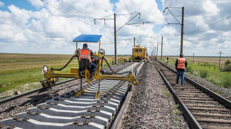 Модернизация железнодорожного полотна: в Акмолинском регионе обновили 63 км пути