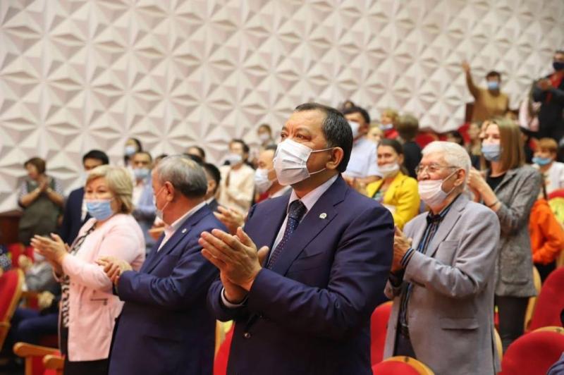 Ногаев призвал жителей Актау к единству в решении актуальных вопросов региона