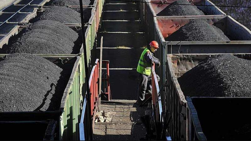 Более 70 процентов угля для населения заготовлено и стоит в железнодорожных тупиках