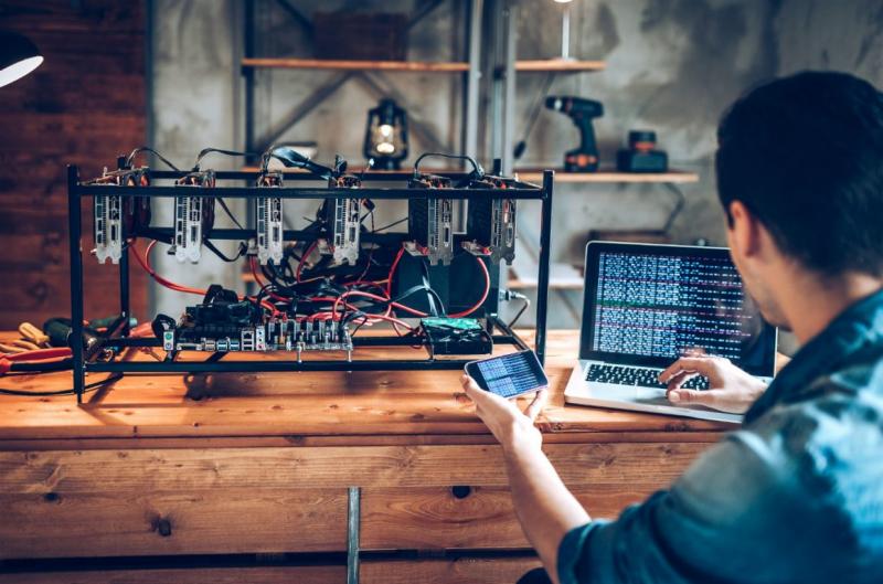 Майнинг криптовалют запрещать не будем - министр энергетики Казахстана