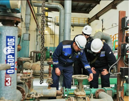 На АНПЗ проходят практику 15 студентов APEC PetroТechnic