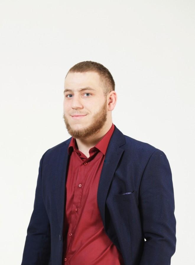 Специалист «Богатырь-Комир» ищет пропавших людей и ведет передачу на радиостанции