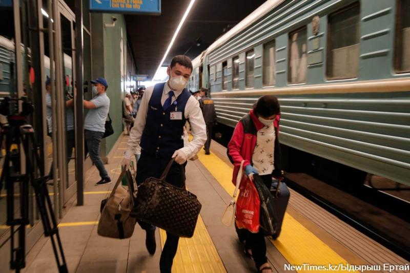 О задержке поездов казахстанцев будут уведомлять SMS-сообщениями