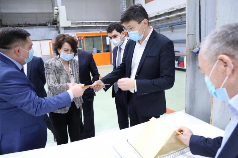 Совет директоров "Тау-Кен Самрук" провел выездное заседание на аффинажном заводе в столице 