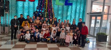 Новый год в стиле АлЭС: для детей сотрудников провели спектакли и подготовили подарки 